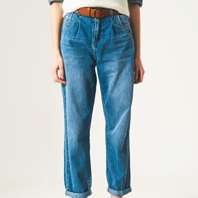 Straight leg jeans with darts at the waist in medium blue