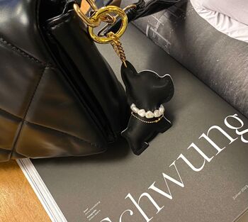 Porte-clés Bulldog noir avec perles 2