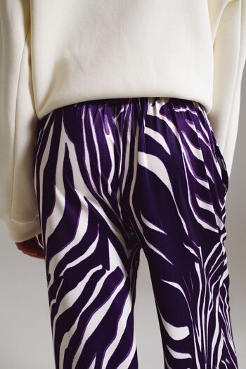 Pantalon droit à imprimé zèbre en violet et blanc 6