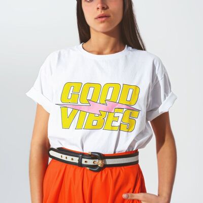 T-Shirt mit good vibes Text in Weiß