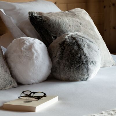 Snowball XL - Round faux fur cushion - Made in France