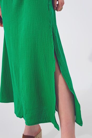Robe longue texturée à col en V en vert 6