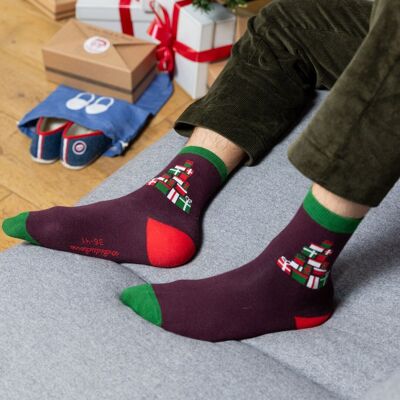 Calcetines navideños con motivos de regalo - Sube al kilimonkado