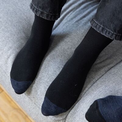 Warme schwarze Wollsocken