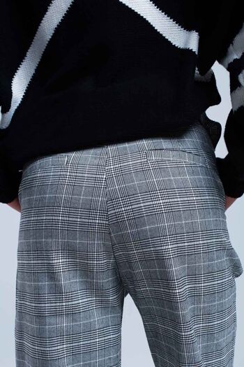 Pantalon gris motif tartan 5