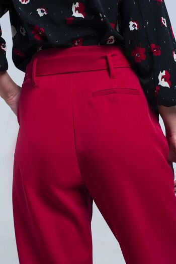 Pantalon rouge taille haute avec ceinture 4