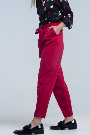 Pantalon rouge taille haute avec ceinture 5