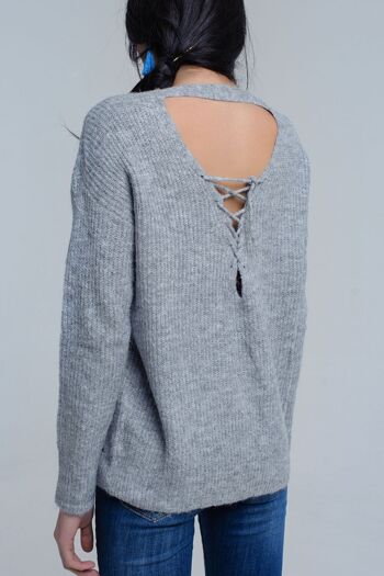 Pull en maille gris avec fermeture à nouer au dos 3