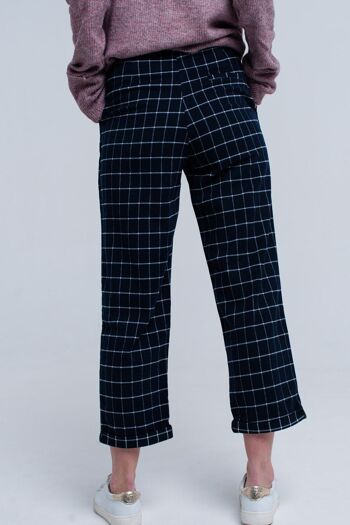 Pantalon bleu marine à imprimé tartan blanc 4