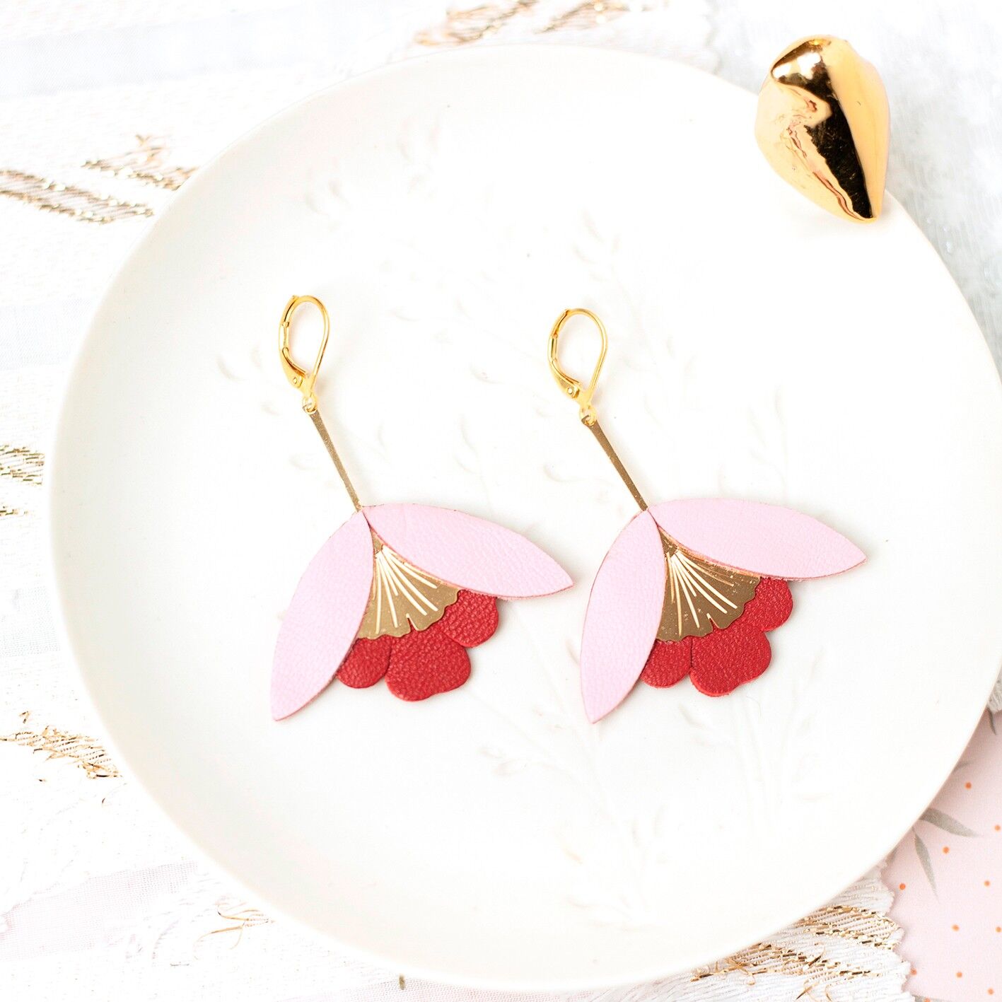 Boucles d'oreilles Fleur de Ginkgo - cuir rose et rouge foncé
