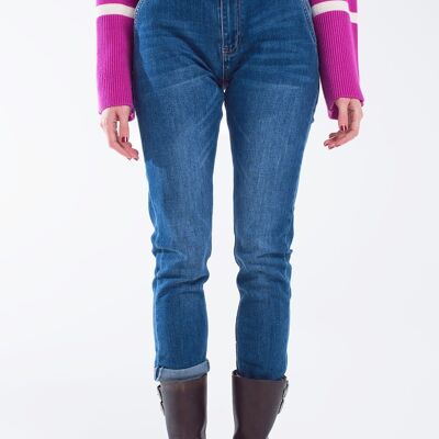 Jeans rectos básicos con bolsillos laterales en lavado medio