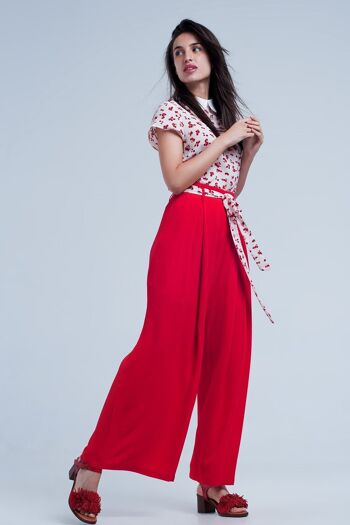Pantalon rouge avec ceinture fleurie 6