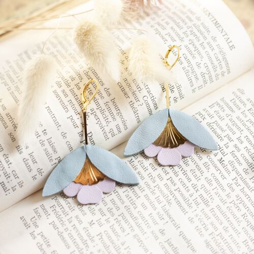 Boucles d'oreilles Fleur de Ginkgo - cuir bleu ciel rose pâle