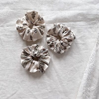 Wide pointoille scrunchie