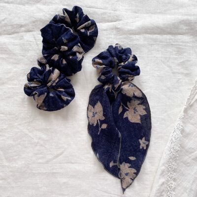 Wide scrunchie + bow / Blue linen