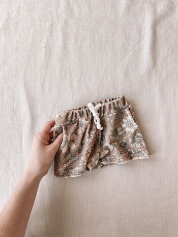 Short en éponge / caramel floral audacieux 2