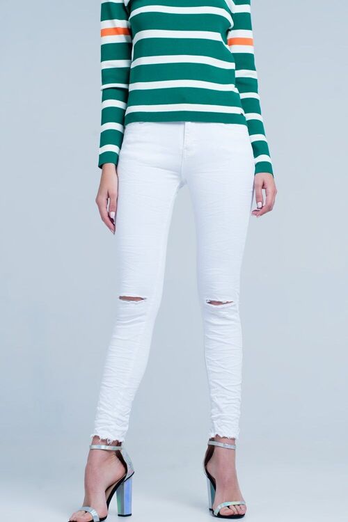 White skinny jeans with ripped knees detail