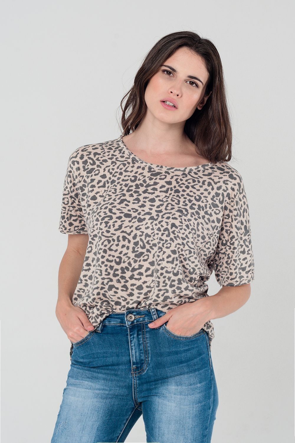 T-shirt oversize leopardata rosa con dettaglio lacci sul retro