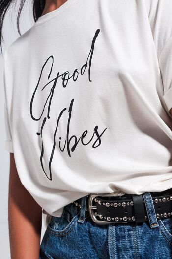 T-shirt à slogan Good Vibes en blanc 5