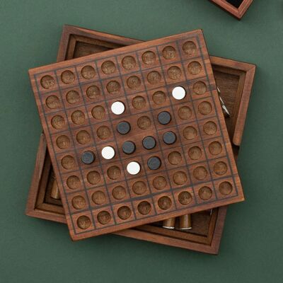 Reversi wooden board game