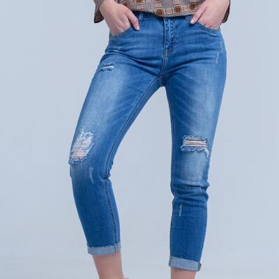 Skinny-Jeans mit Rissen an den Beinen