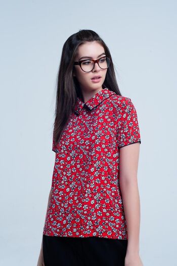 Chemise rouge à imprimé fleurs blanches 5