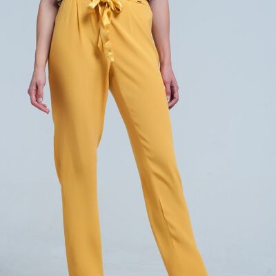 Pantalon slim moutarde avec ceinture en satin