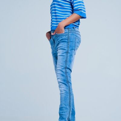 Boyfriend-Jeans mit verzierter Seite