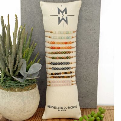 Cuscino di 12 braccialetti di pietra