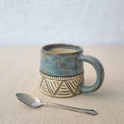 Tasse standard sculptée classique bleu écume de mer