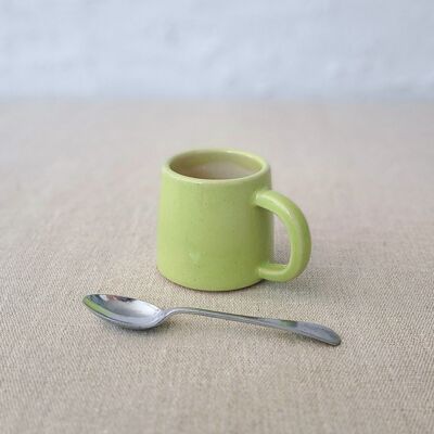 Taza de café espresso clásica verde primavera