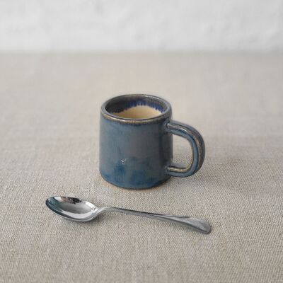 Tasse à expresso classique bleu nébuleuse
