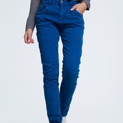 Blaue Skinny-Jeans mit tiefem Schritt