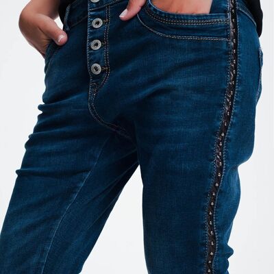 Jeans con borchie in similpelle