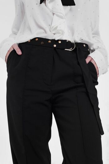 Pantalon noir à jambes larges et ourlet bas 1