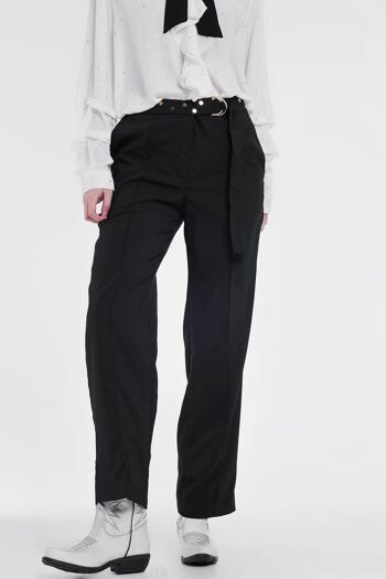 Pantalon noir à jambes larges et ourlet bas 4