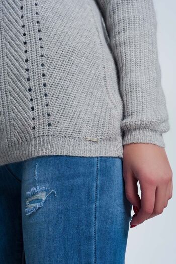 Pull gris avec détail de rayures tricotées 5