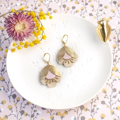 Pendientes Fleur de Cerisier - cuero dorado, rosa y beige