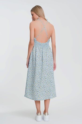 robe longue dos ouvert à fleurs bleues 3