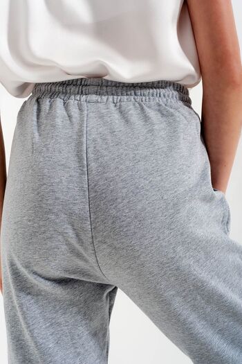 Pantalon de jogging avec ceinture élastique en gris 5