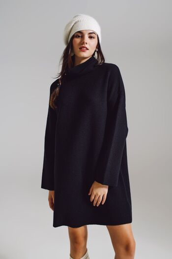 Robe tricotée noire à col haut et style droit 2