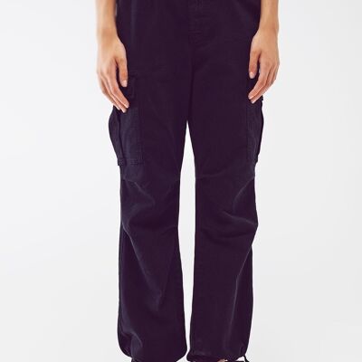 Pantaloni cargo con estremità in nappa in nero