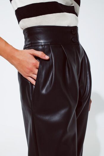 Pantalon en simili cuir avec plis et taille élastique 4