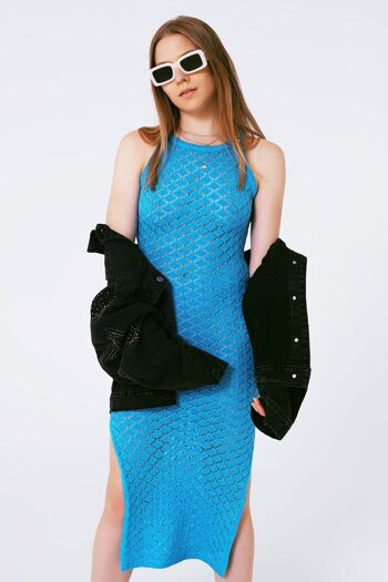 Robe mi-longue en crochet à licou en bleu 1