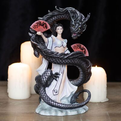 Figurine de danse du dragon par Anne Stokes