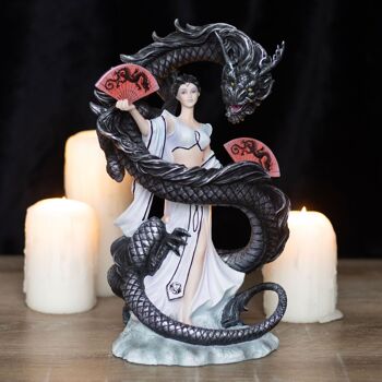 Figurine de danse du dragon par Anne Stokes 1
