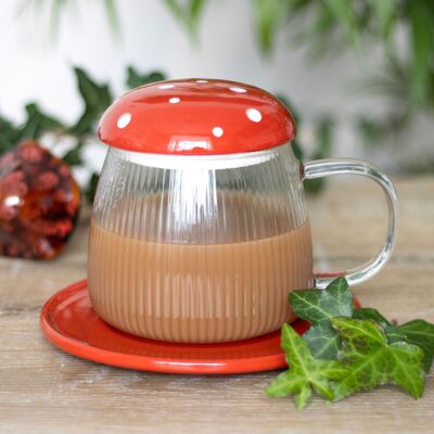 Tasse et soucoupe de champignons en verre