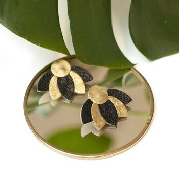 Boucles d'oreilles puces Grandes Fleurs de Lotus - cuir doré et noir 2