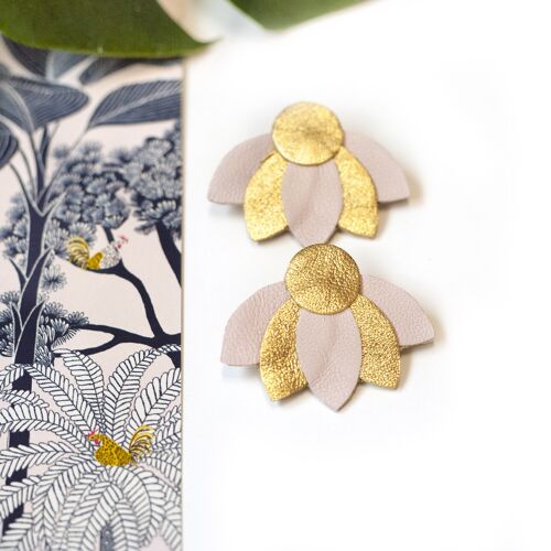 Boucles d'oreilles puces Grandes Fleurs de Lotus - cuir rose et doré
