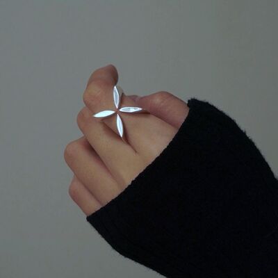 Minimalistischer Kreuzblumenring – Sterlingsilber – verstellbar